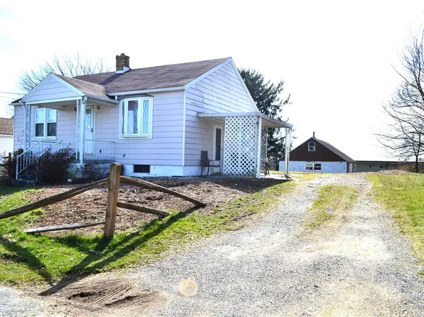 107 W Scenic Dr, Kittanning, PA 16201