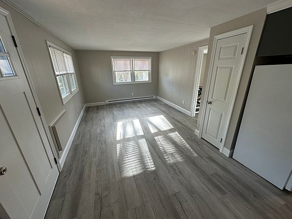 4th image of 415 Springfield St #1