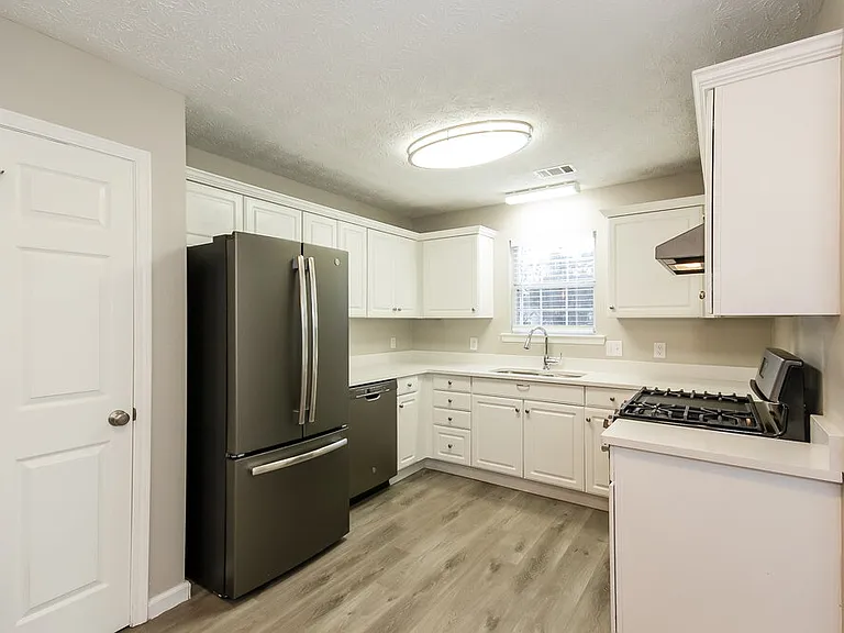 2060 Stoneoak Dr — Photo 8