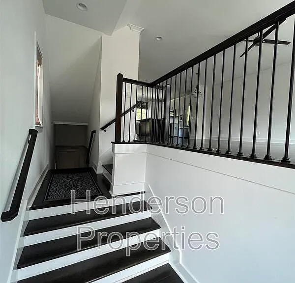 1903 Seegars Pl — Photo 3
