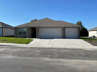1088 S Blueberry Pl, Kennewick, WA 99338