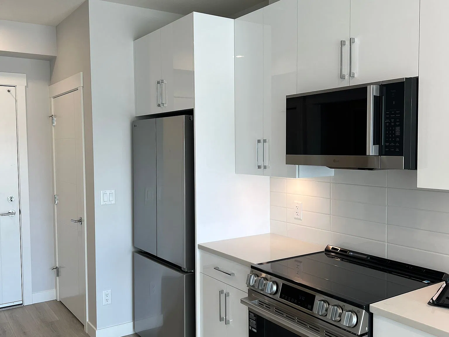 2 bed, 1.0 bath, 520 sqft, $1,595 — Photo 2