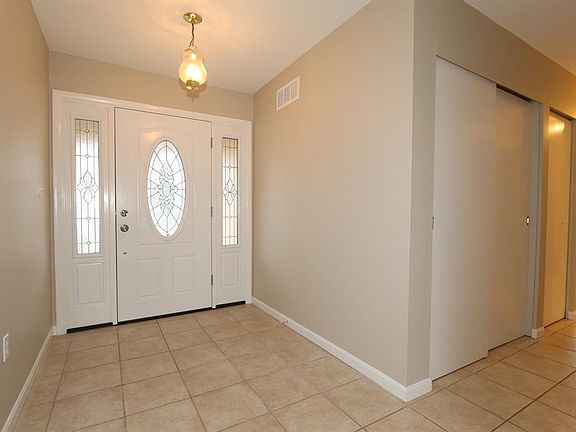4th image of 8891 Meadow View Dr