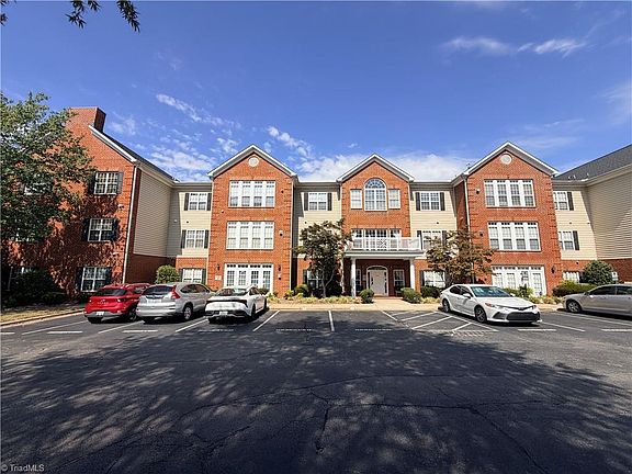 2nd image of 522 College Rd
