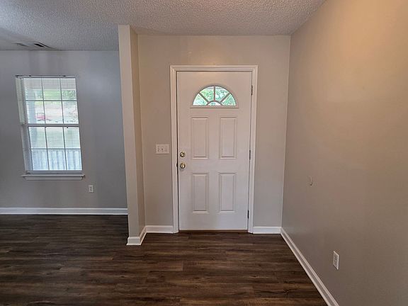 3rd image of 304 Woodbury Ln