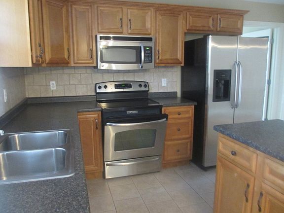 5th image of 813 E Accipiter Cir