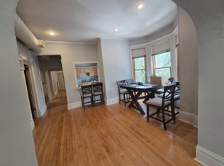 1134 W Wellington Ave #2F, Chicago, IL 60657