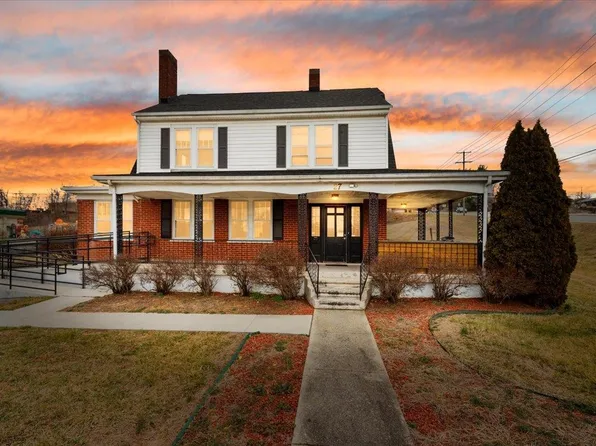 27 Scattergood Dr NW, Christiansburg, VA 24073