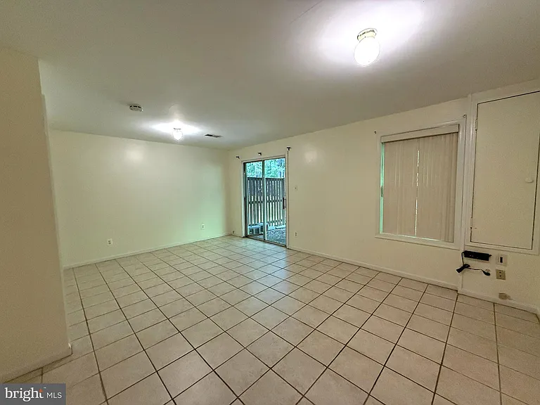 11 Wimbledon Ct — Photo 18
