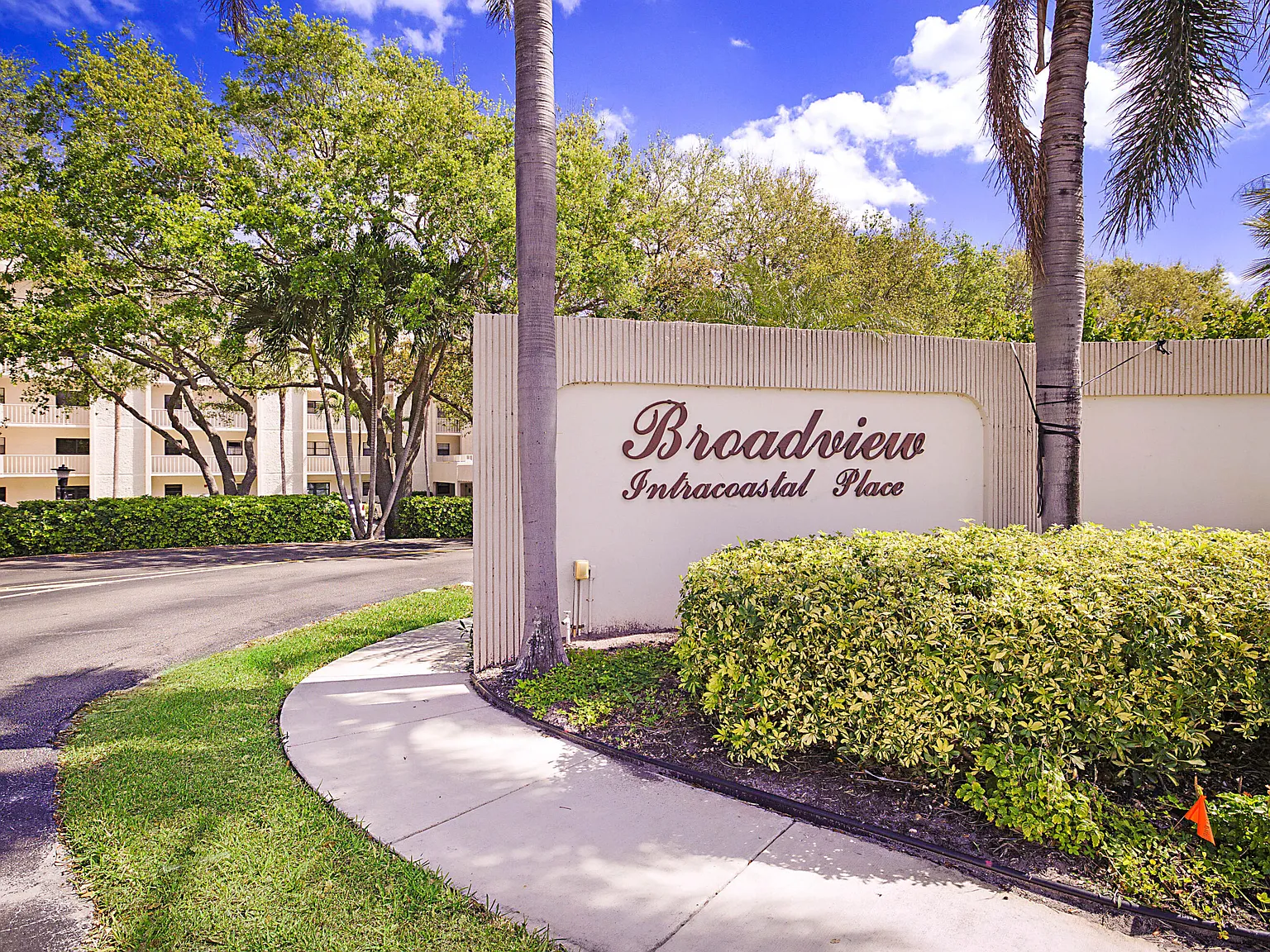 2 bed, 2.0 bath, 1287 sqft, $3,200 — Photo 2