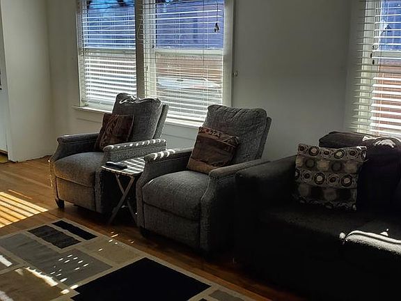 3rd image of 808 Brown Ave