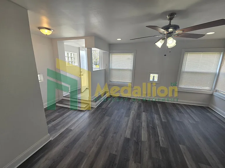 9341 S Parnell Ave — Photo 4