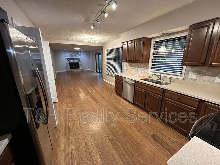 233 Boulder Ct — Photo 7