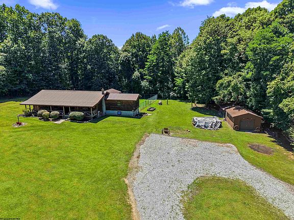 2nd image of 407 Wagon Wheel Rd