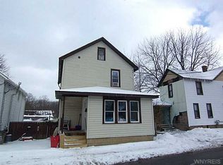 10 Pleasant St, Le Roy, NY 14482