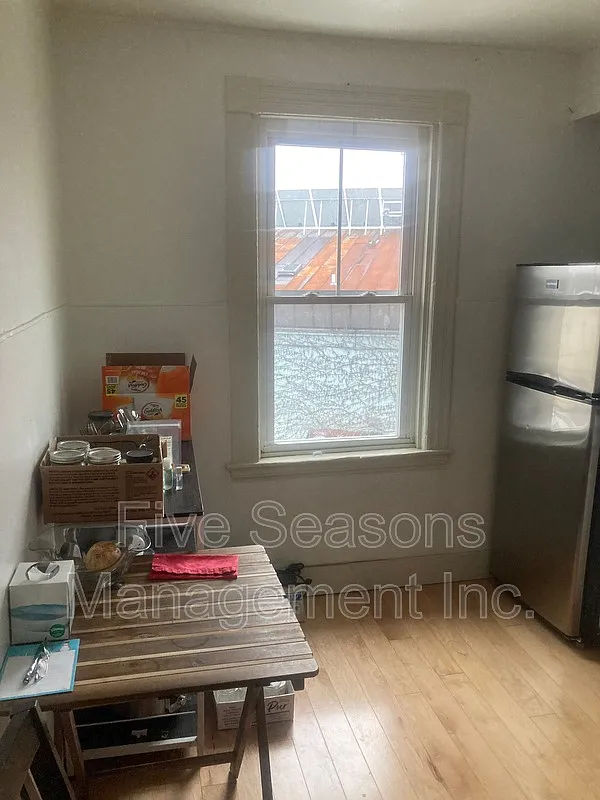 2 bed, 1.0 bath, 850 sqft, $1,950 — Photo 3