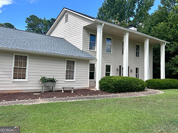 2nd image of 200 Hedgewood Ct