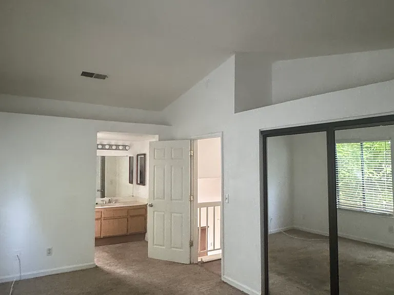 600 Lighthouse Dr — Photo 1