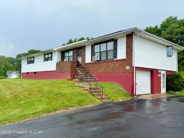 690 Orange Rd, Dallas, PA 18612