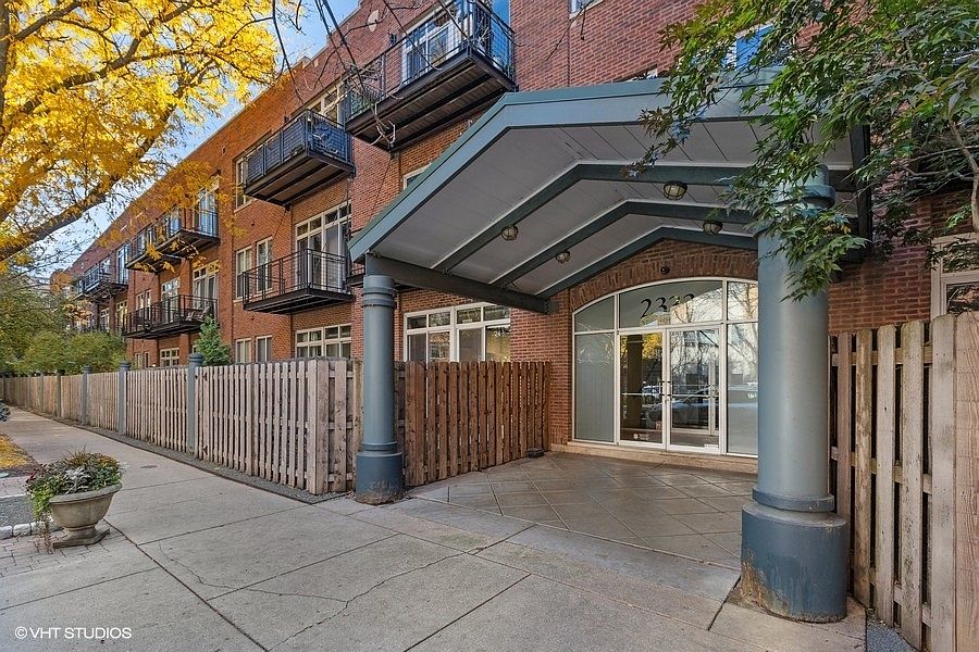 1st image of 2333 W Saint Paul Ave APT 124