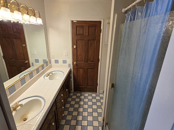 4th image of 101 Juniper Ave