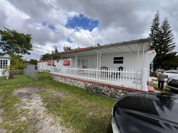 12850 SW 14th St #8, Miami, FL 33184