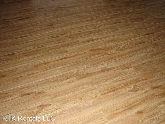 5th image of 2703 E Walnut St #B