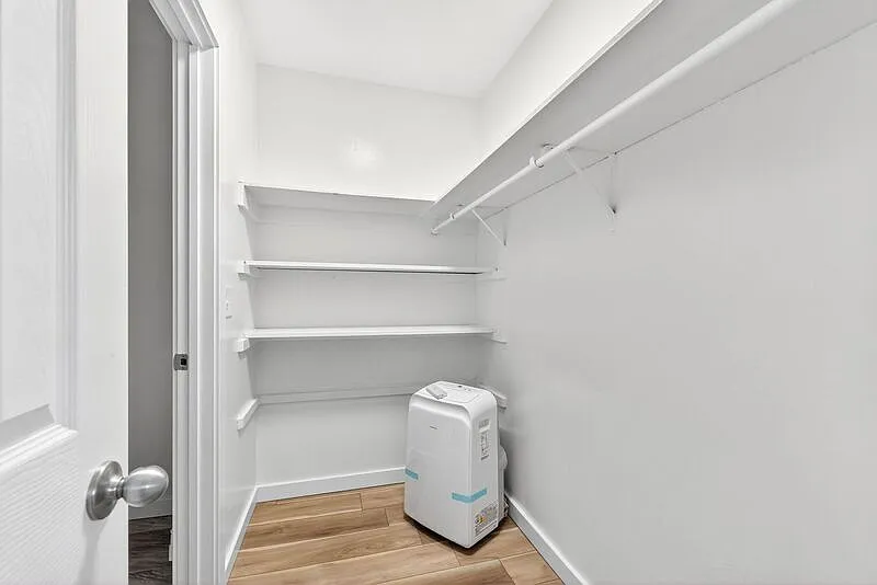 1 bed, 1.0 bath, 355 sqft, $825 — Photo 4