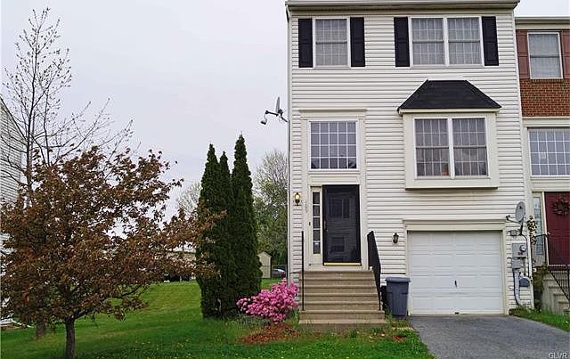 1st image of 109 N Oak St