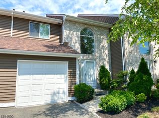 6 Kingsbridge Dr, East Hanover, NJ 07936