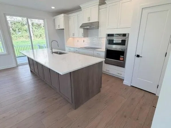 62 Grayson Ln, Downingtown, PA 19335