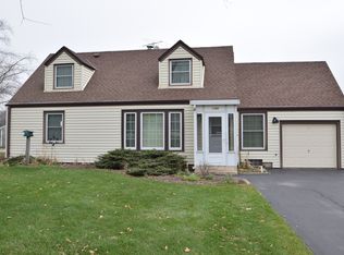 1380 Apple Tree Ln, Brookfield, WI 53005