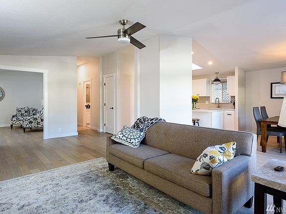 2nd image of 18425 NE 95th St Unit 181