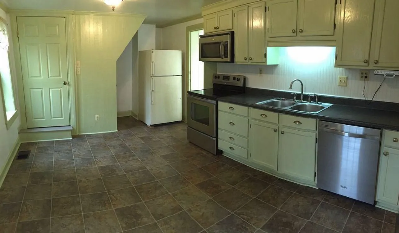 216 W Main St — Photo 4