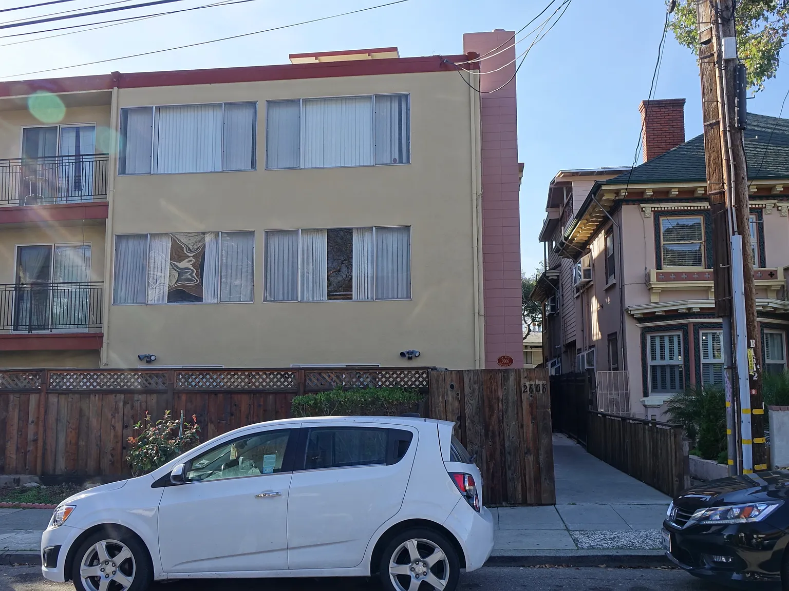 2606 Benvenue Ave — Photo 1