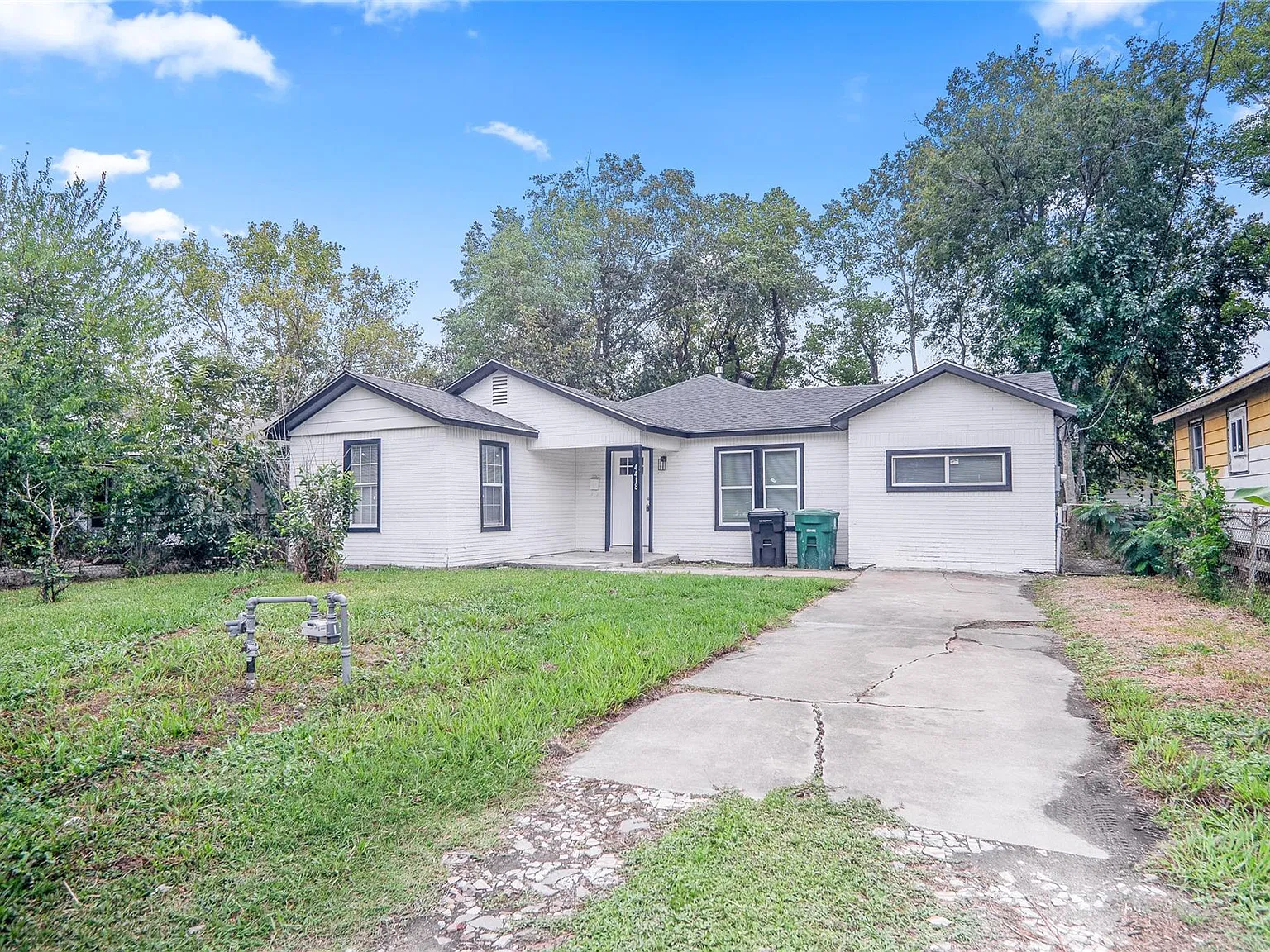 4 bed, 3.0 bath, 1360 sqft, $1,900 — Photo 1
