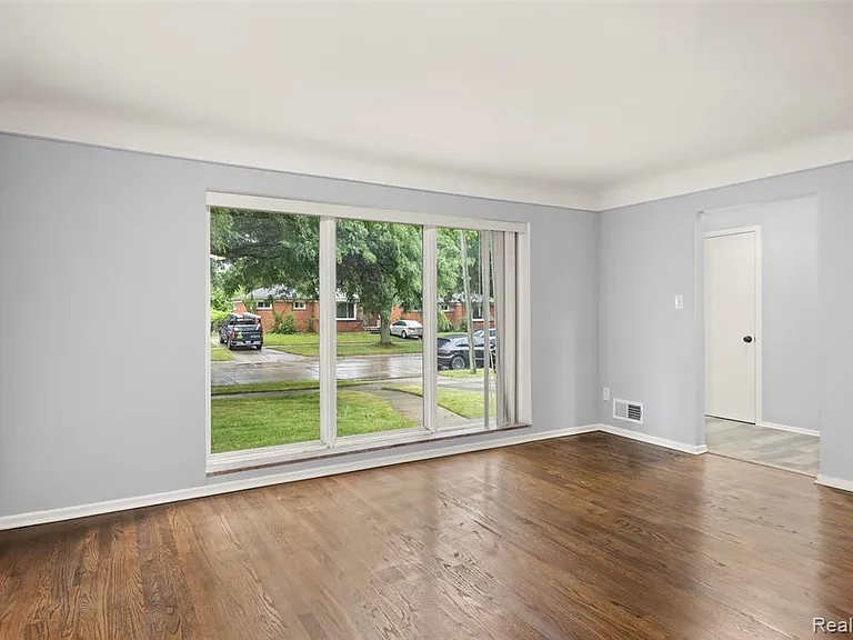 24270 Scotia Rd — Photo 7