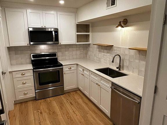 2nd image of 1508 Theresa Dr APT B