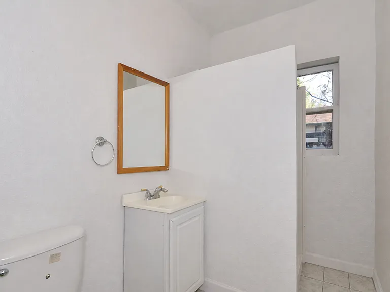 113 S Olive — Photo 6