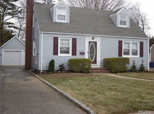52 Bedell Pl, Amityville, NY 11701