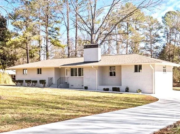 1405 Lakeview Dr, Pineville, NC 28134