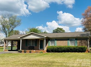 136 Devon Ln, Statesville, NC 28625