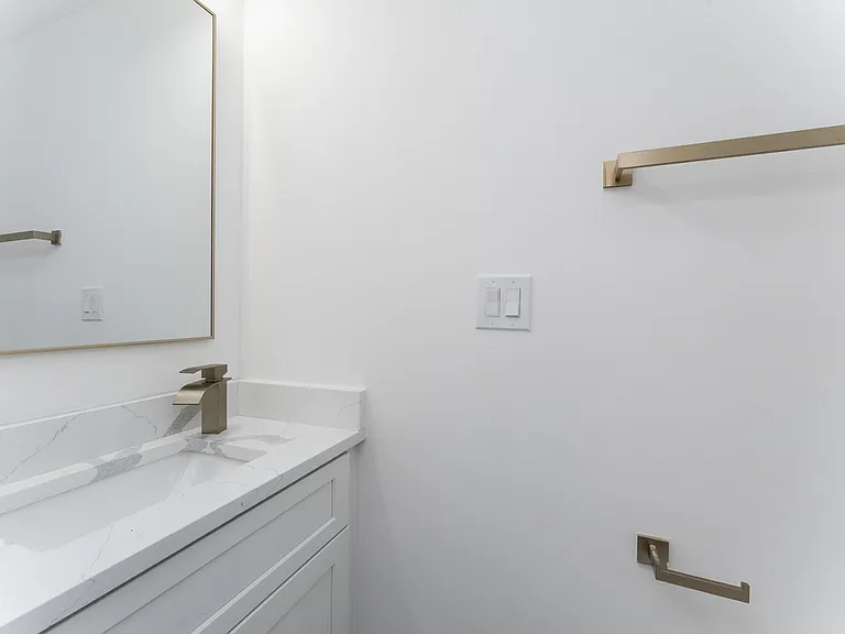 2230 Nicholson St SE #5 — Photo 2