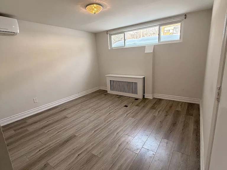 451 Leslie St — Photo 2