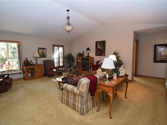 5th image of 617 Amanda Ave NW
