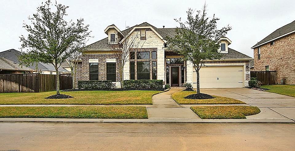1st image of 102 Wind Rose Ct