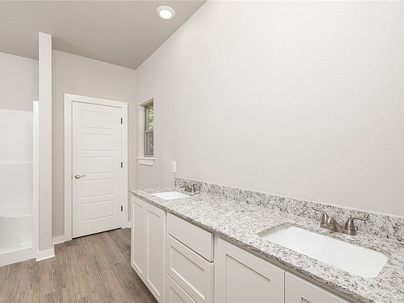 5th image of 10 Fairlie Ln