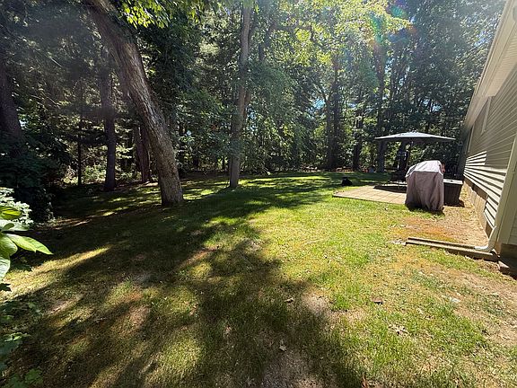 3rd image of 12 Lea Dr #12