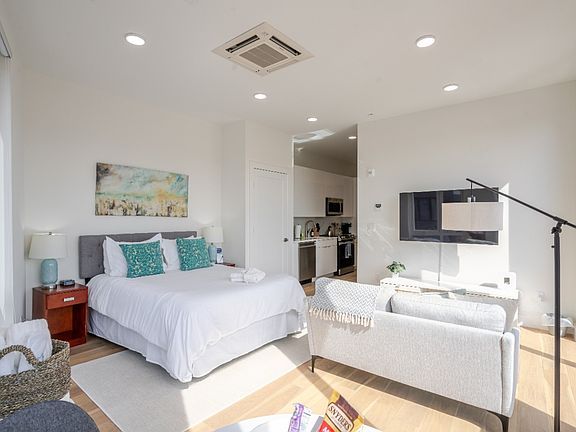 4th image of 36-38 Hichborn St #401A