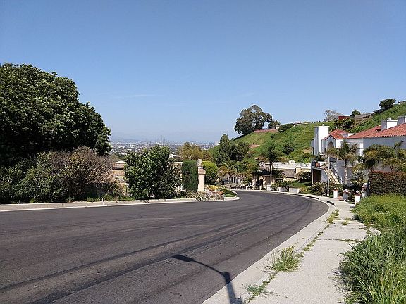 3rd image of 3986 S Cloverdale Ave